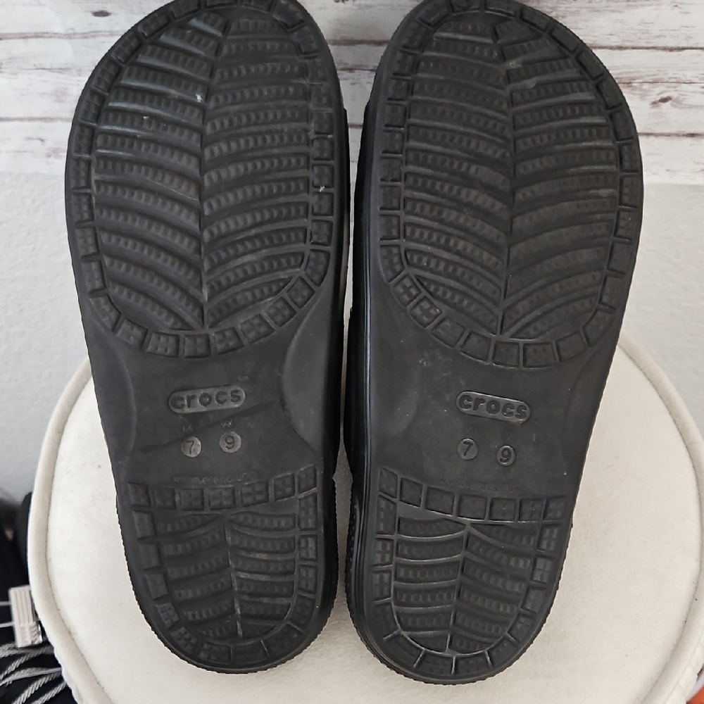 CROCS Classic Black Slide Sandals - Picture 2 of 4